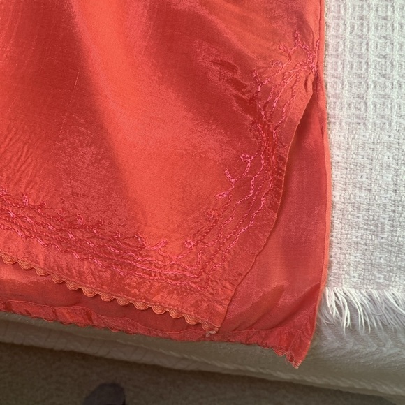 Embroidered with sequin accents made in India tunic top - Picture 5 of 8